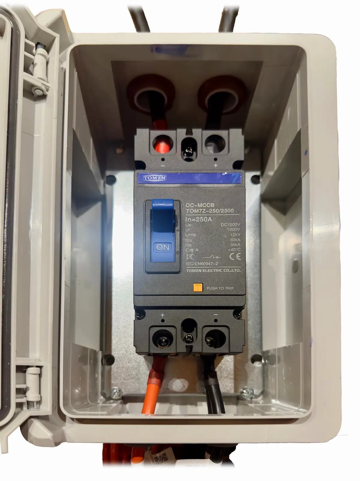 Disjoncteur Bipolaire DC pour protection batteries 300A, vue 2
